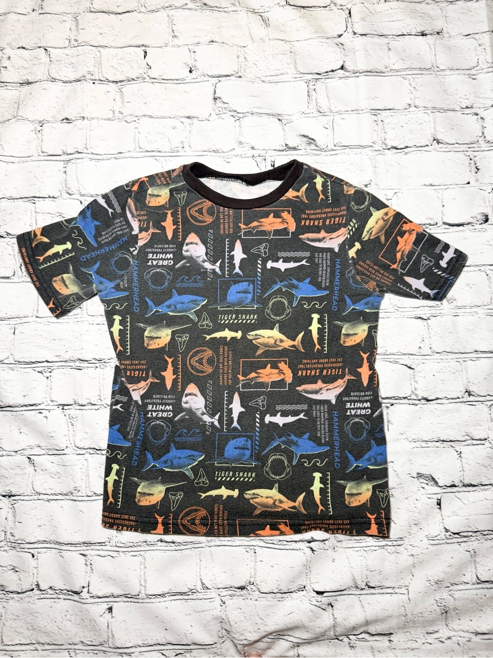 365 kids shark tee. Size 7